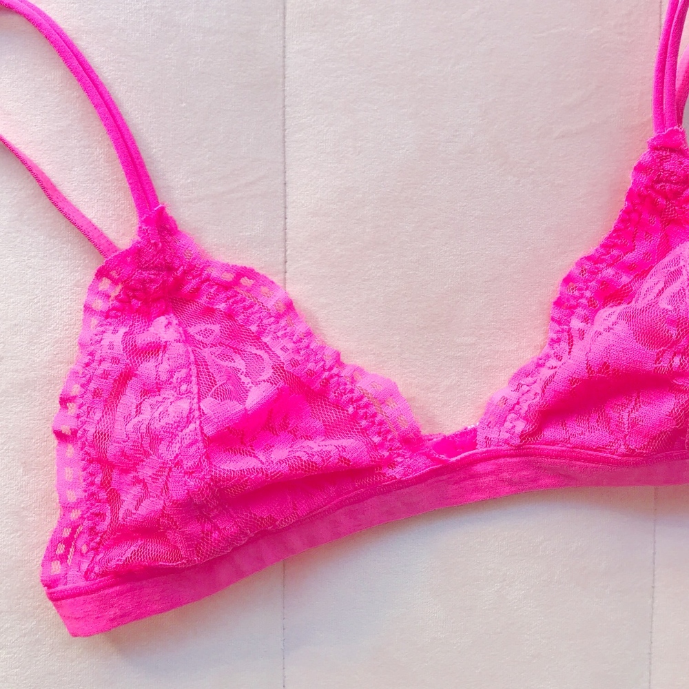 ✨SALE NWOT Hot Pink Lace Bralette